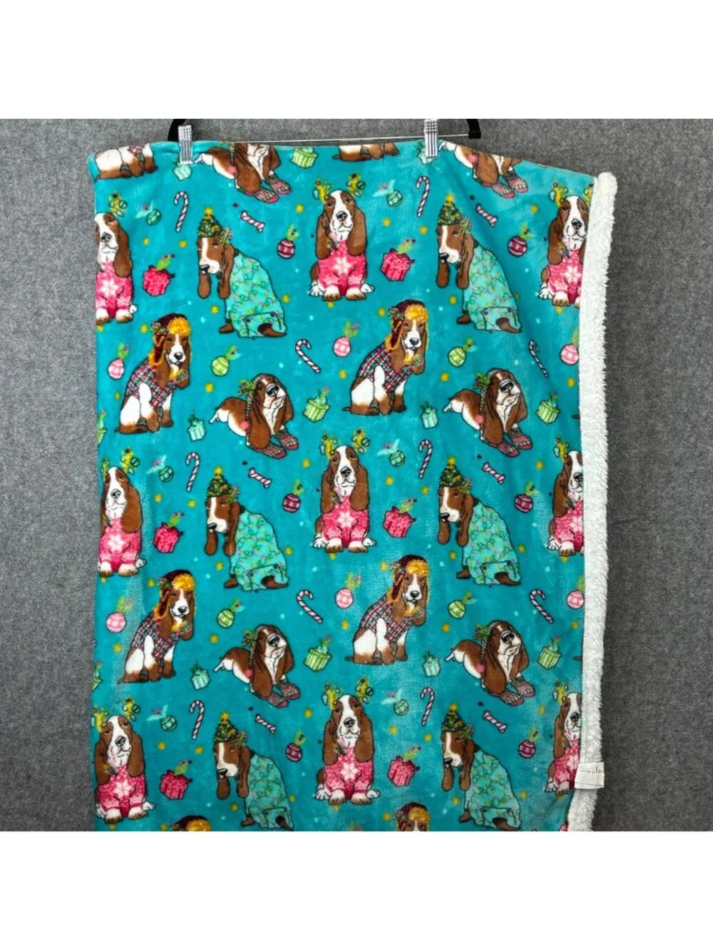 The Pioneer Woman Throw Blanket Charlie Sherpa Christmas 50 x 70 Dog Hound